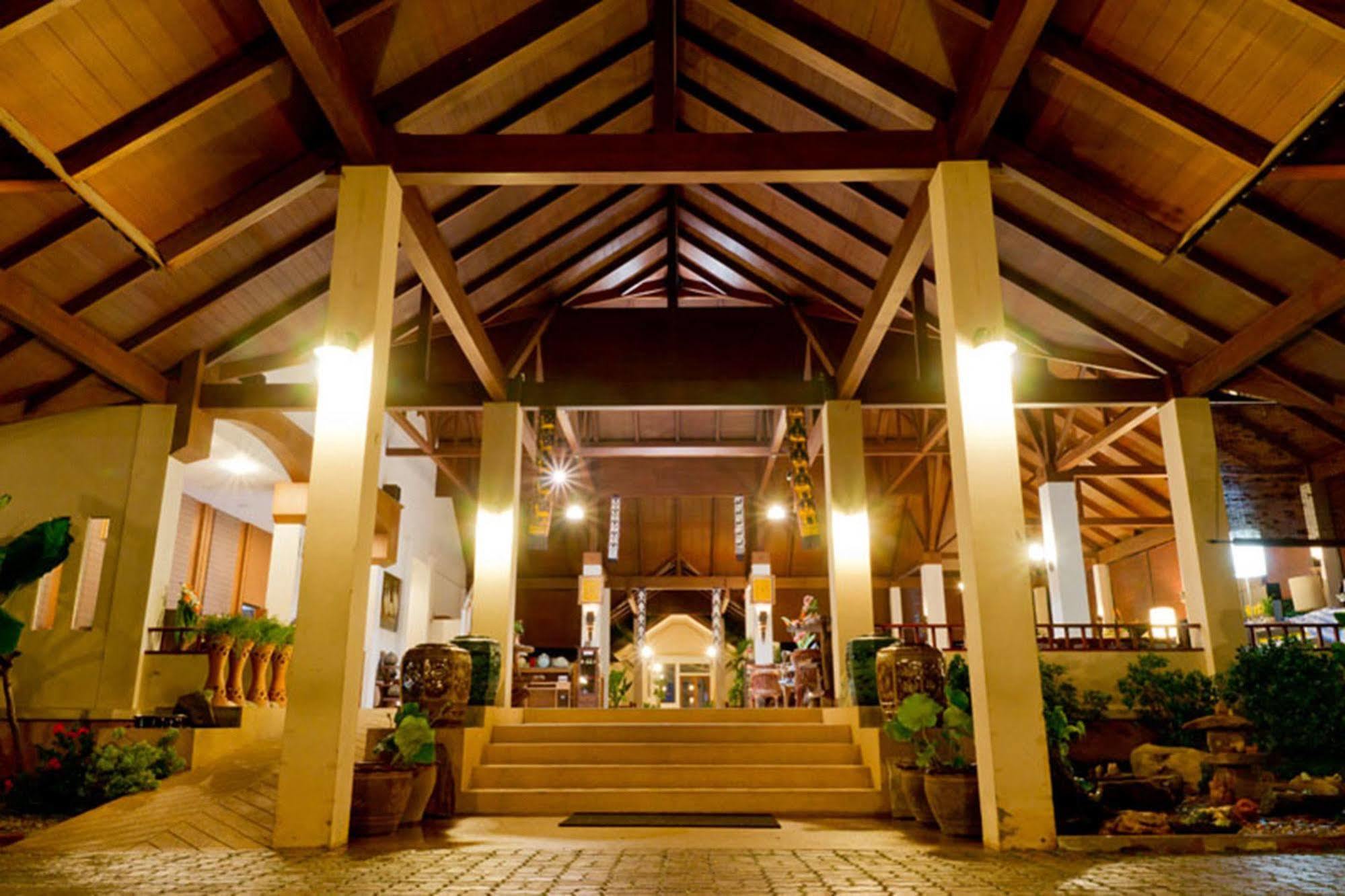 Teak Garden Resort, Resor